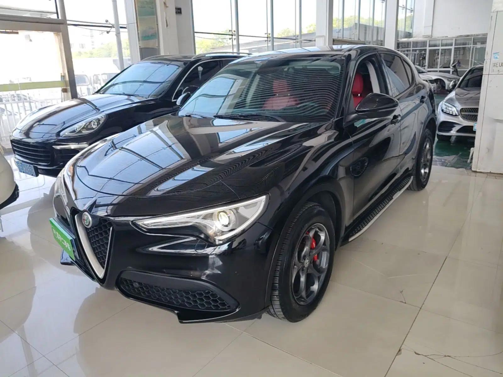Alfa Romeo Stelvio 2017 2.0T 200HP Elite Edition — миниатюра 1