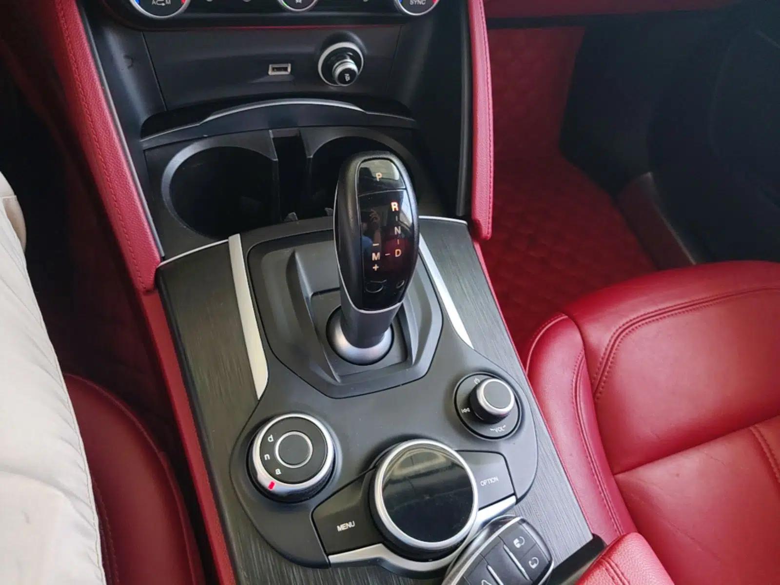 Alfa Romeo Stelvio 2017 2.0T 200HP Elite Edition — миниатюра 17
