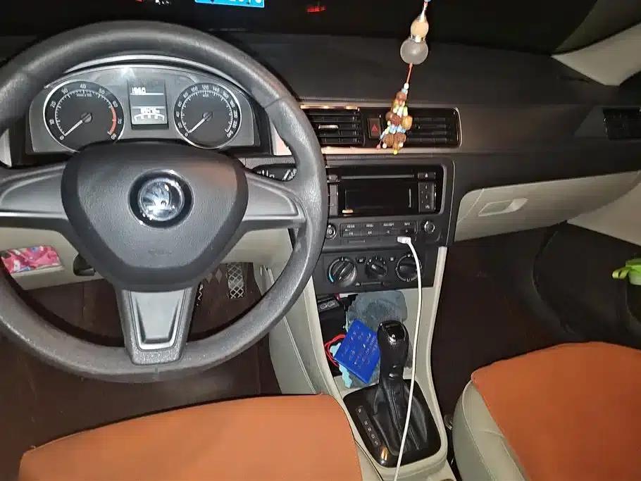 Rapid 2014 1.6L Automatic Enjoy Edition — миниатюра 12