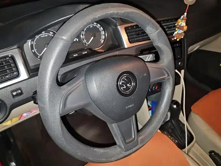 Rapid 2014 1.6L Automatic Enjoy Edition — миниатюра 15
