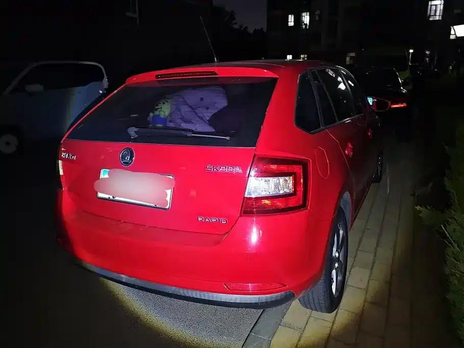 Rapid 2014 1.6L Automatic Enjoy Edition — миниатюра 3