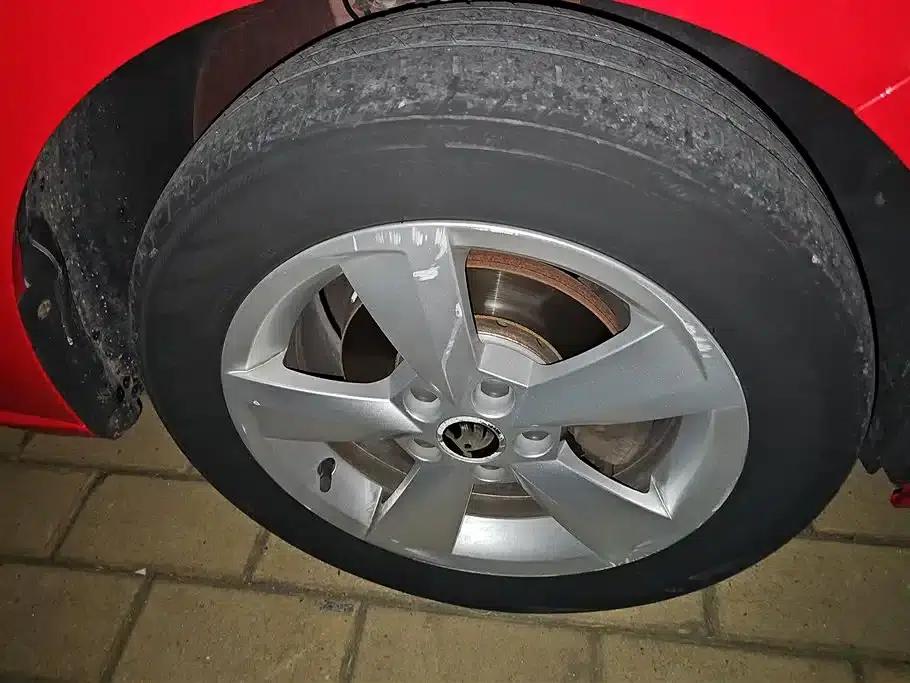Rapid 2014 1.6L Automatic Enjoy Edition — миниатюра 6