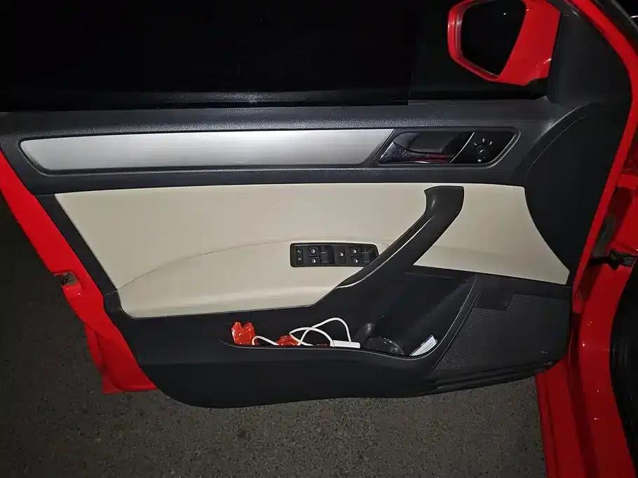 Rapid 2014 1.6L Automatic Enjoy Edition — миниатюра 7