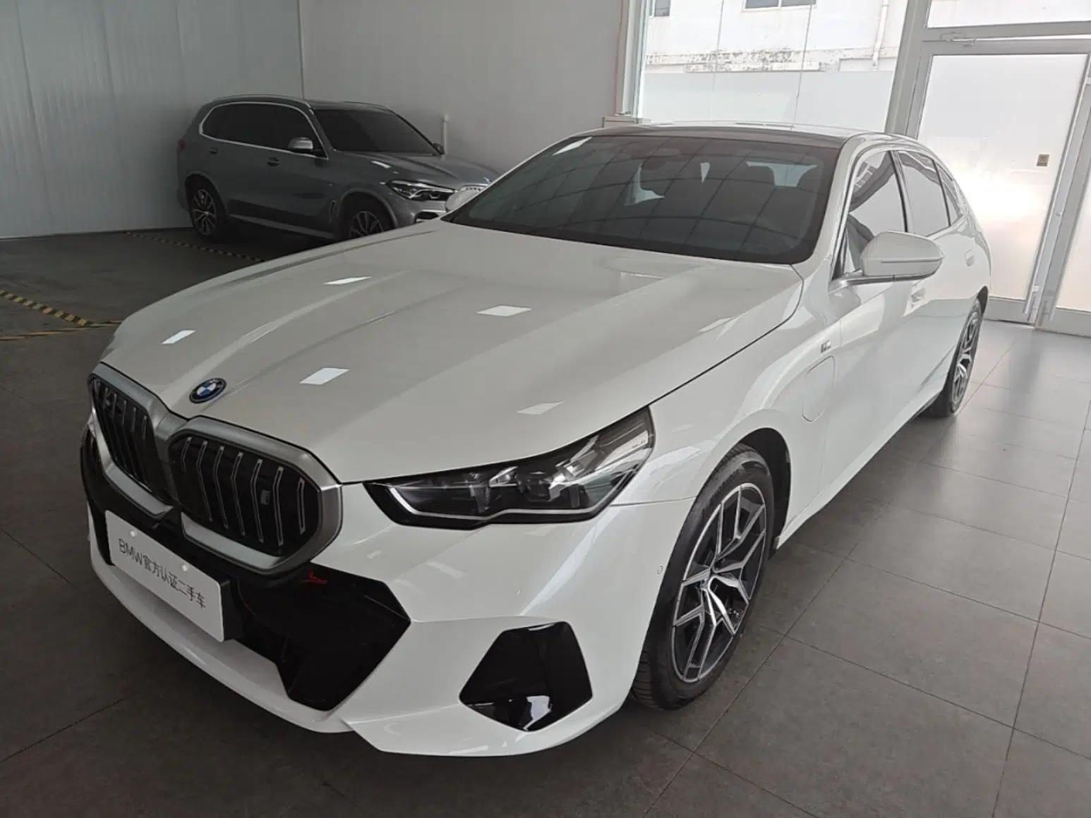 BMW i5 2024 eDrive 35L Luxury Model with M Sport Package — миниатюра 1