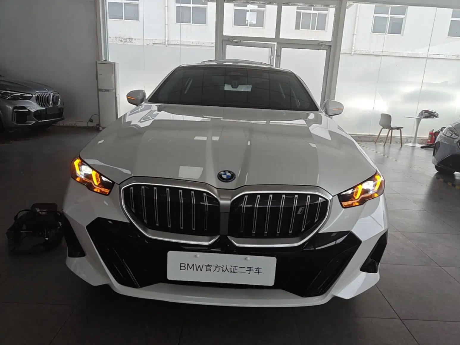 BMW i5 2024 eDrive 35L Luxury Model with M Sport Package — миниатюра 2