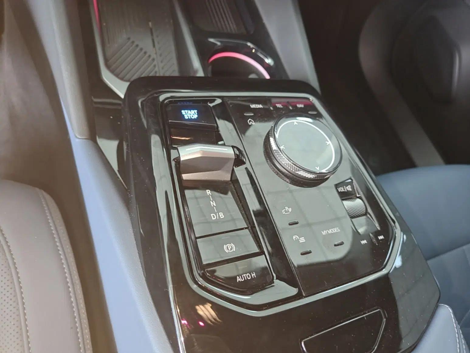 BMW i5 2024 eDrive 35L Luxury Model with M Sport Package — миниатюра 17