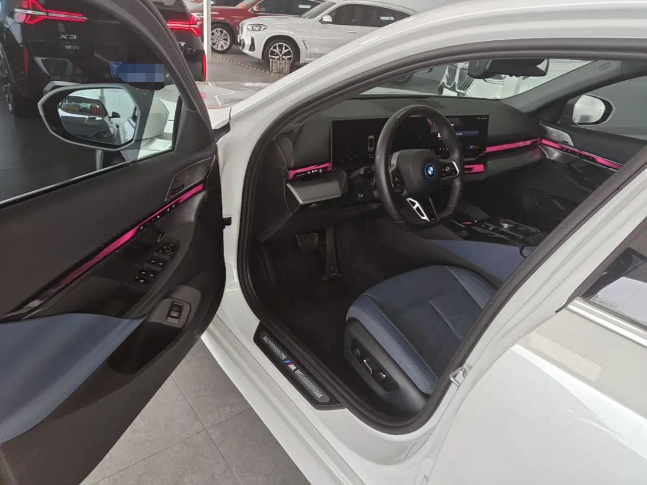 BMW i5 2024 eDrive 35L Luxury Model with M Sport Package — миниатюра 19