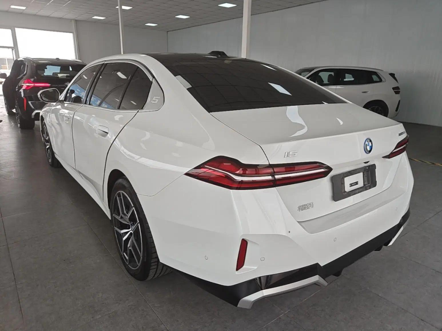 BMW i5 2024 eDrive 35L Luxury Model with M Sport Package — миниатюра 4