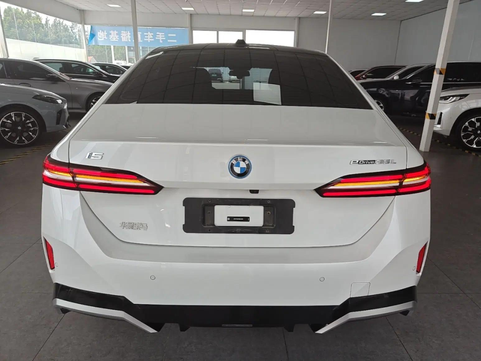 BMW i5 2024 eDrive 35L Luxury Model with M Sport Package — миниатюра 5