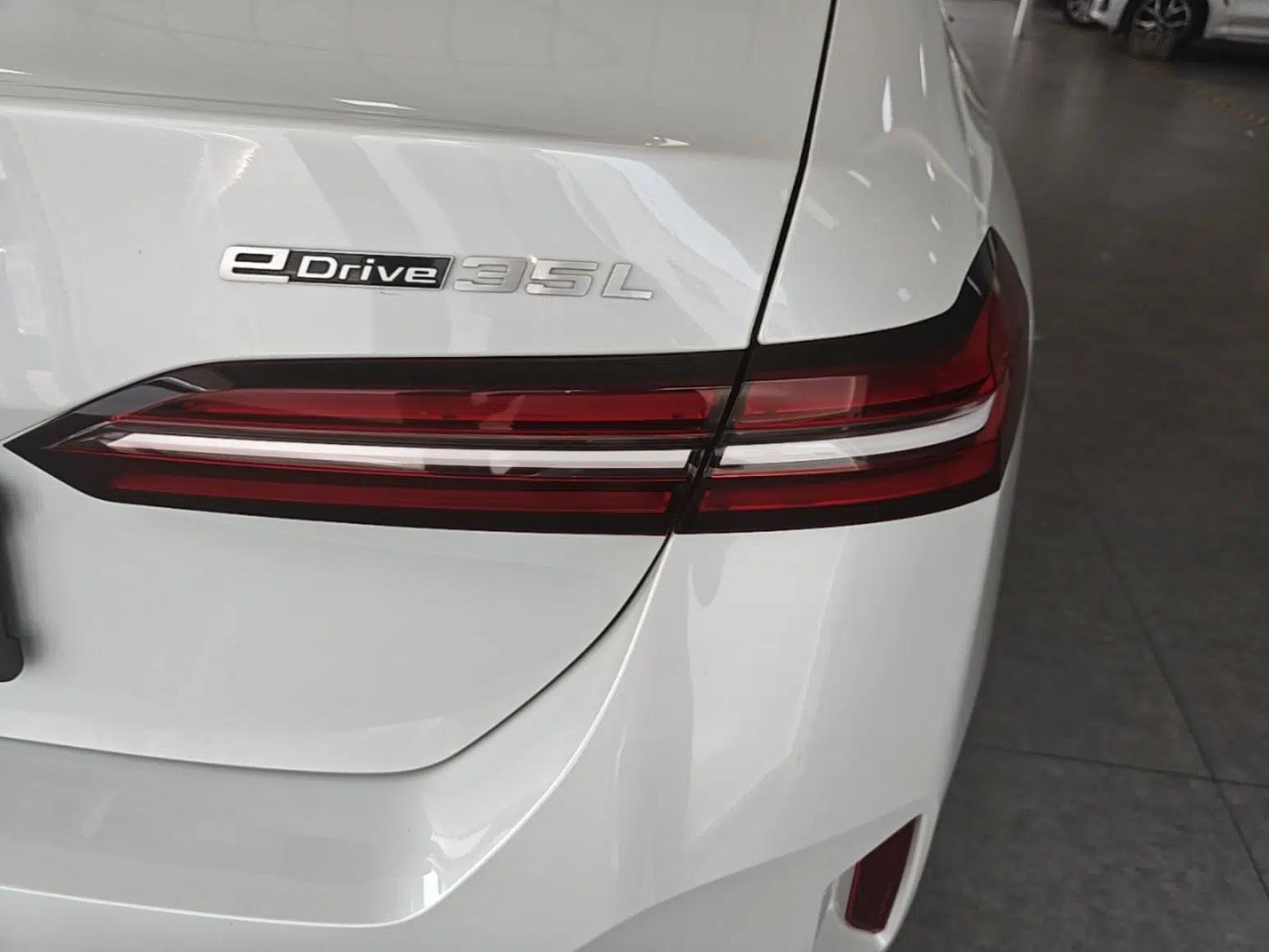 BMW i5 2024 eDrive 35L Luxury Model with M Sport Package — миниатюра 7
