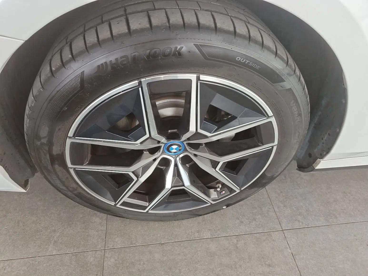 BMW i5 2024 eDrive 35L Luxury Model with M Sport Package — миниатюра 8