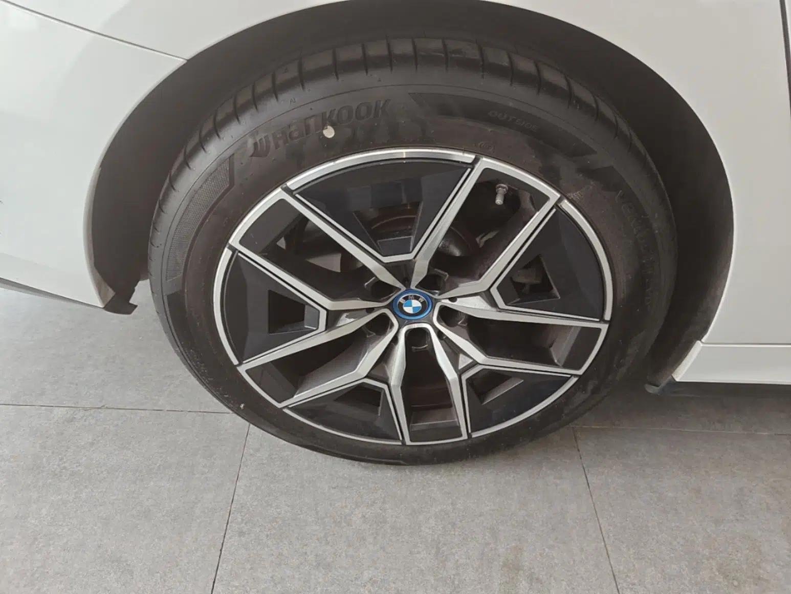 BMW i5 2024 eDrive 35L Luxury Model with M Sport Package — миниатюра 10