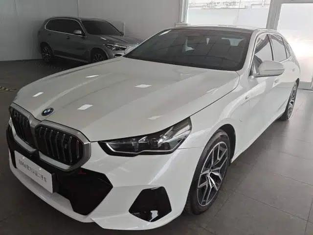 BMW i5 2024 eDrive 35L Luxury Model with M Sport Package