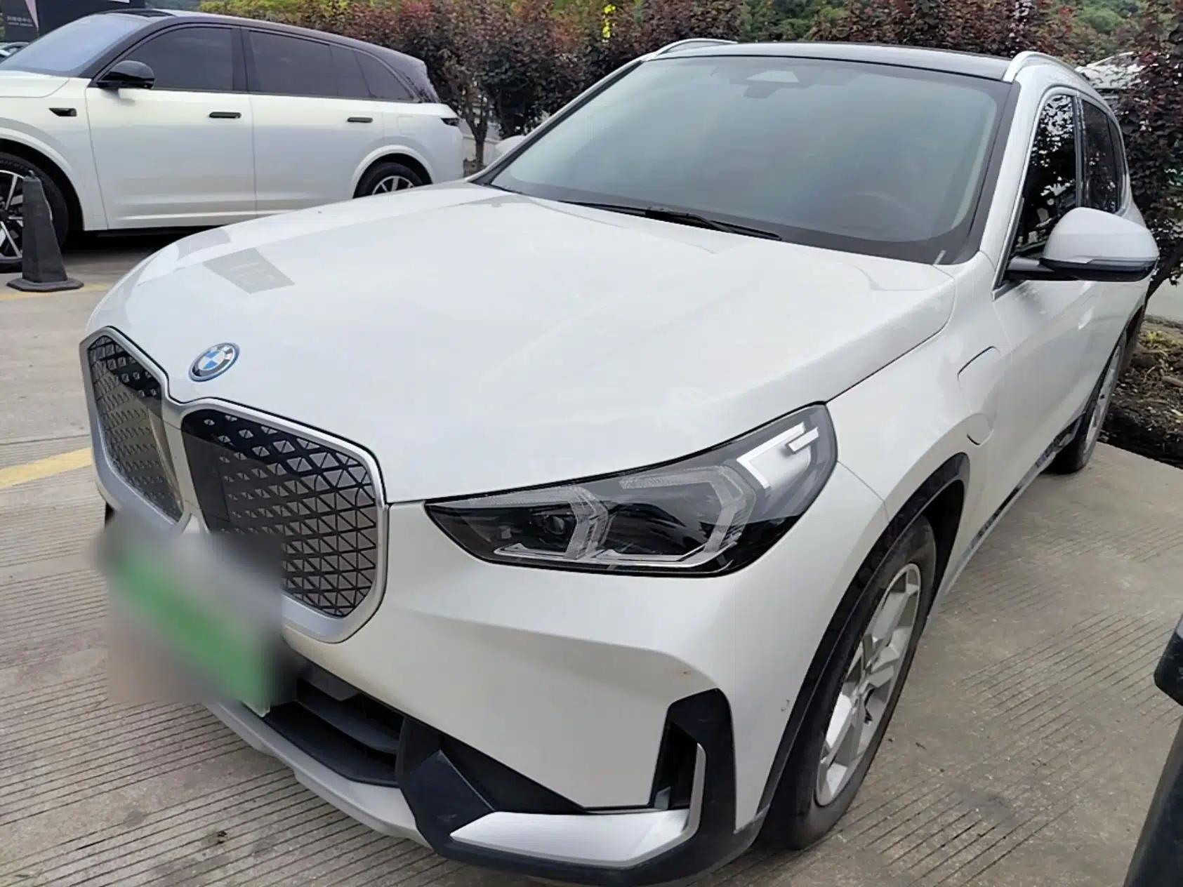 BMW iX1 2023 eDrive25L X Design Package — миниатюра 1