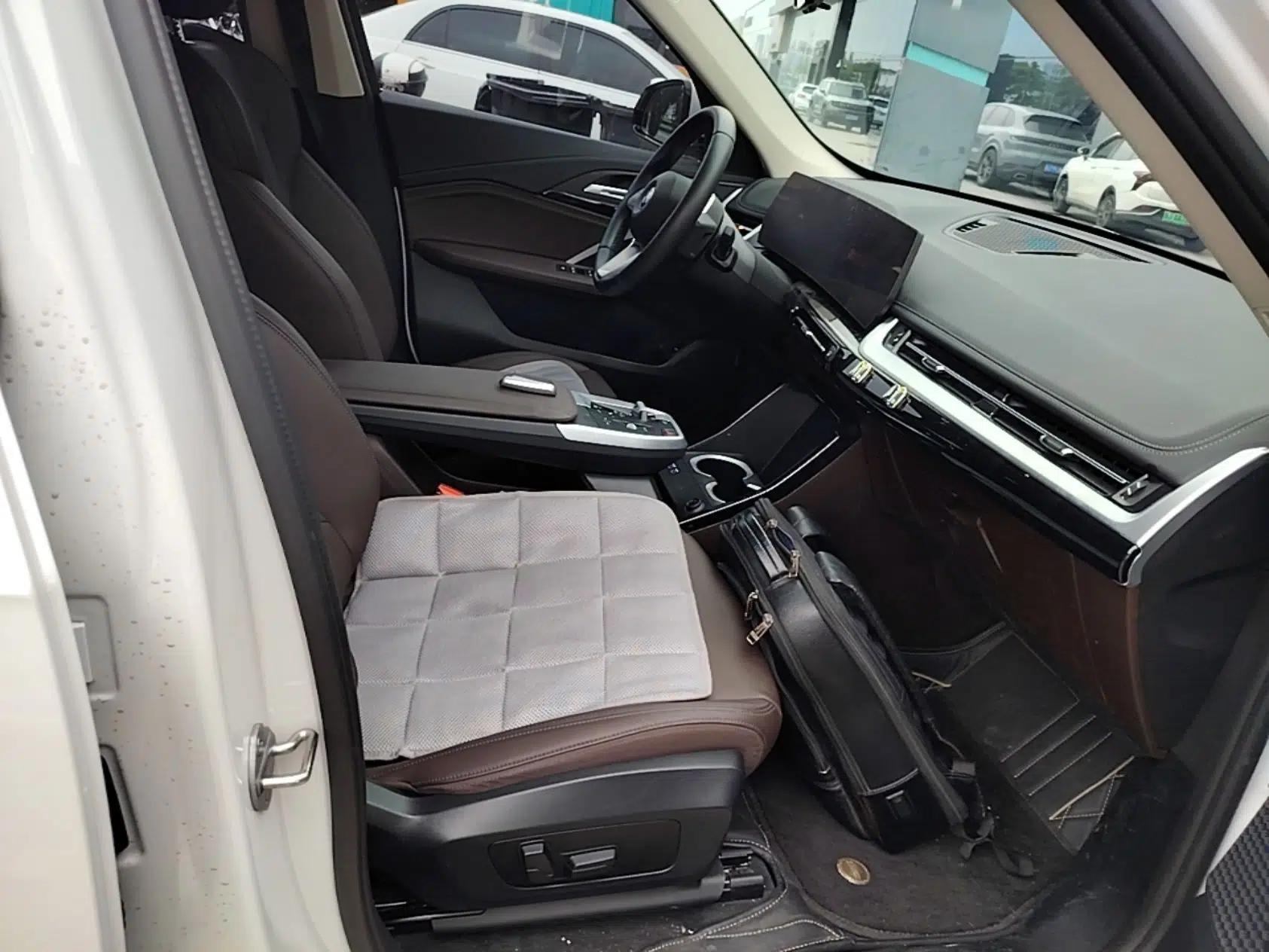 BMW iX1 2023 eDrive25L X Design Package — миниатюра 23