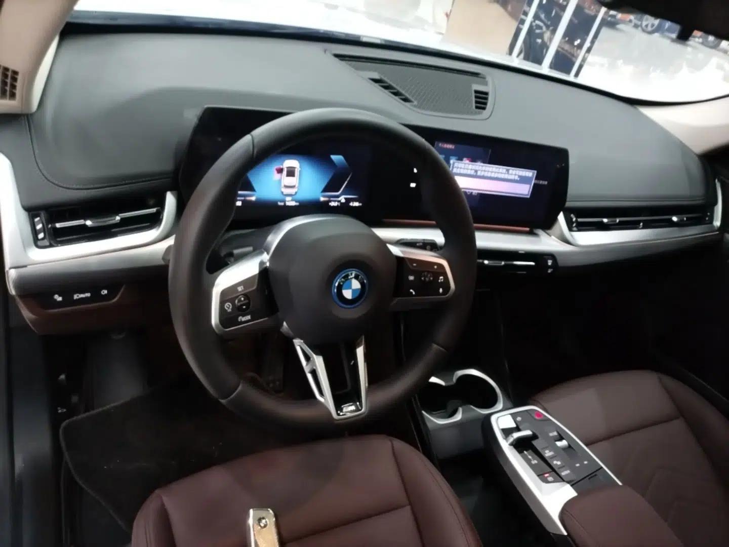 BMW iX1 2023 eDrive25L M Sport Package — миниатюра 13