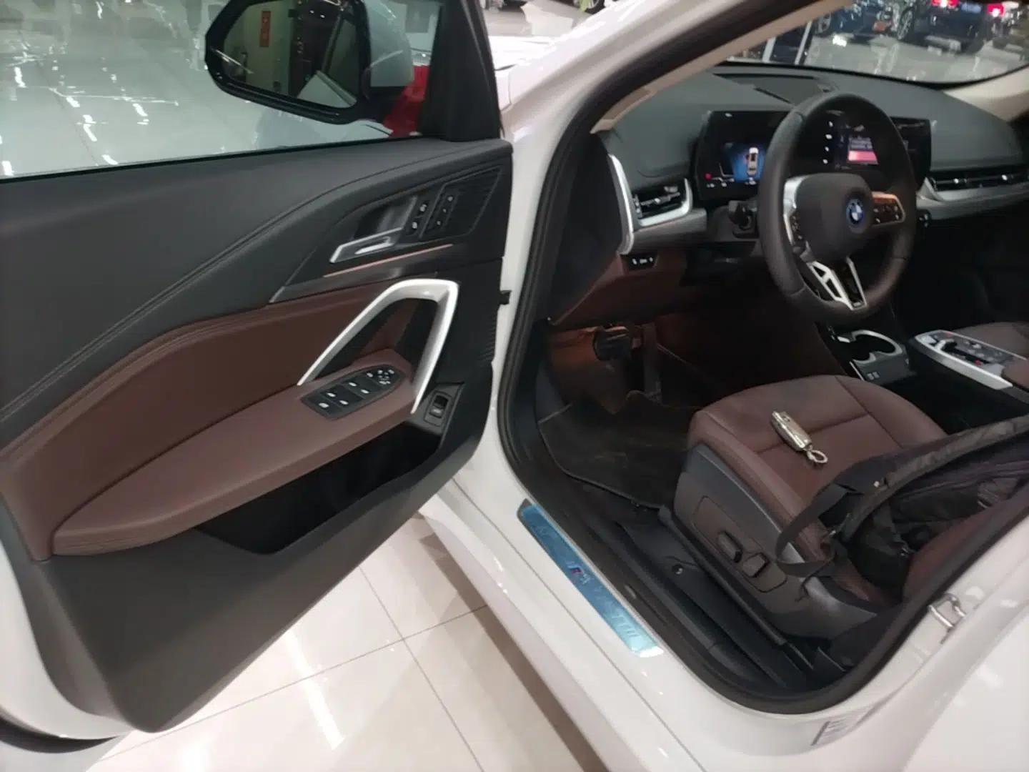 BMW iX1 2023 eDrive25L M Sport Package — миниатюра 19