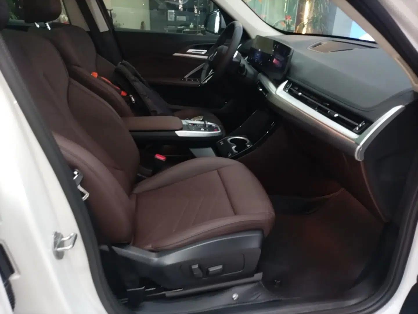 BMW iX1 2023 eDrive25L M Sport Package — миниатюра 23