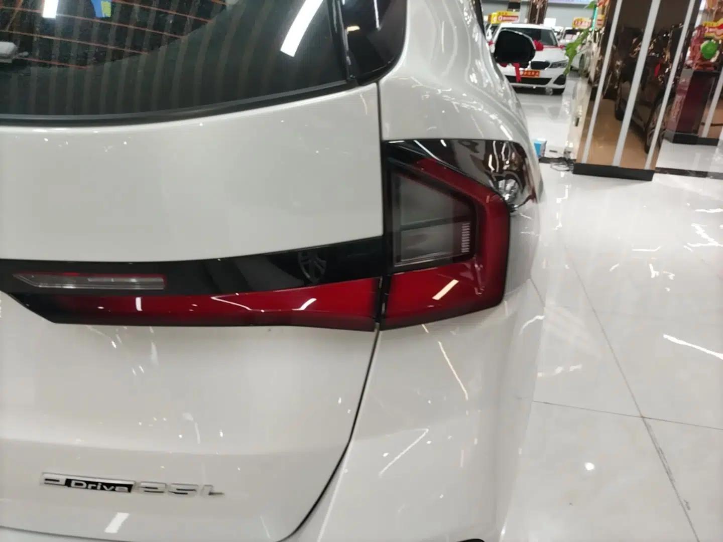 BMW iX1 2023 eDrive25L M Sport Package — миниатюра 7