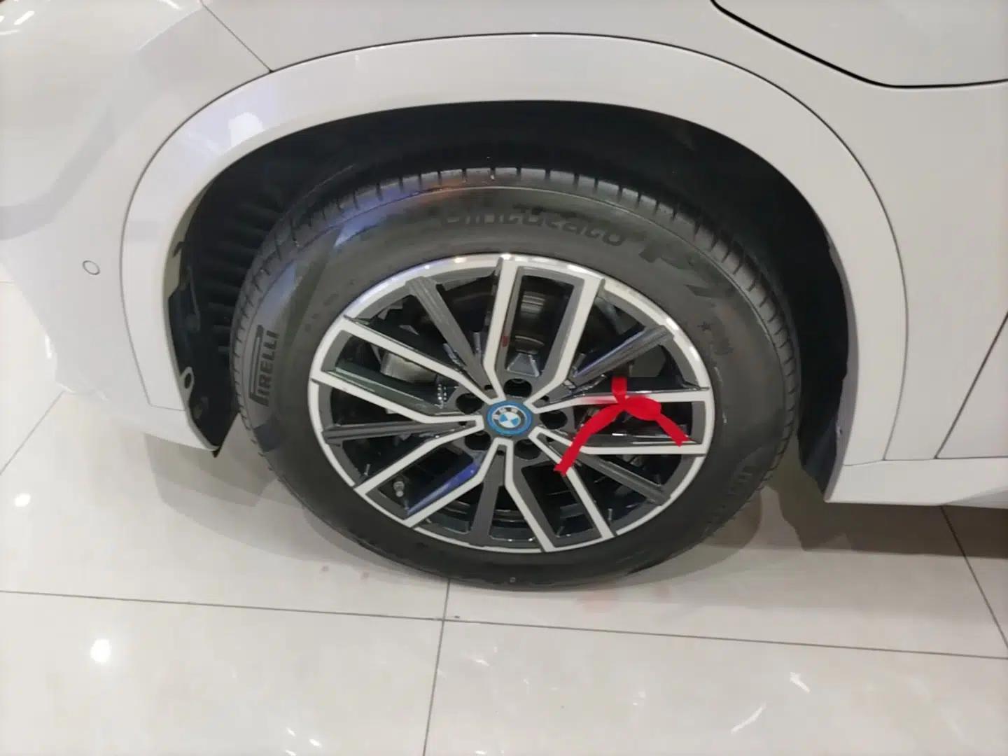 BMW iX1 2023 eDrive25L M Sport Package — миниатюра 8