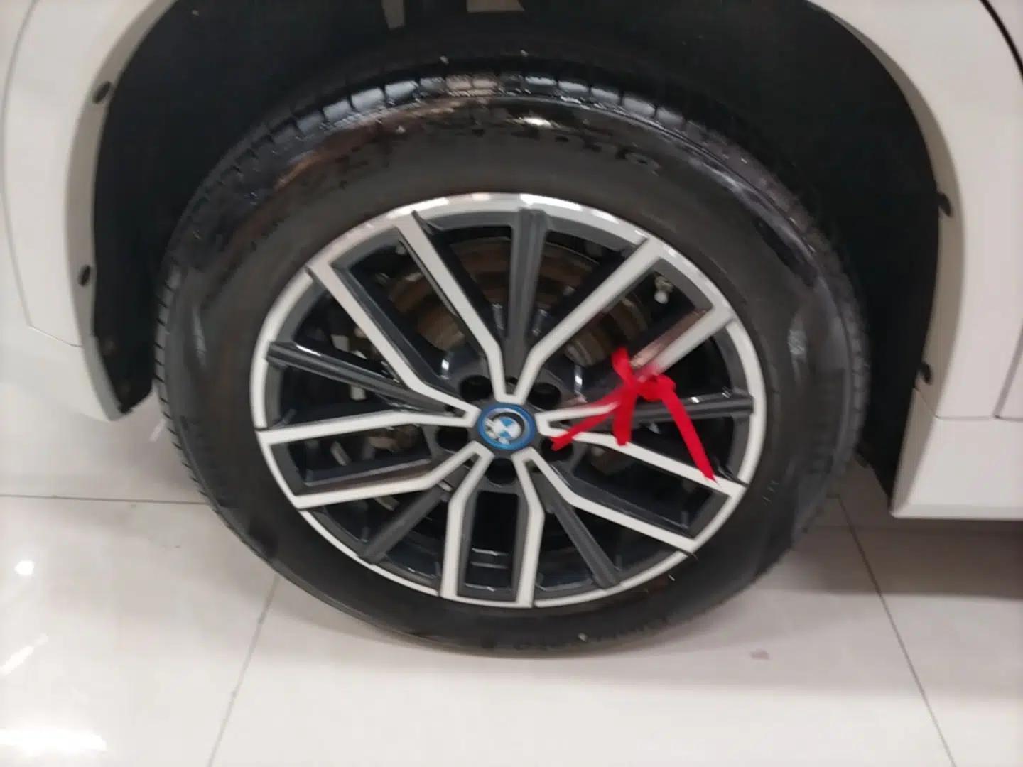 BMW iX1 2023 eDrive25L M Sport Package — миниатюра 10