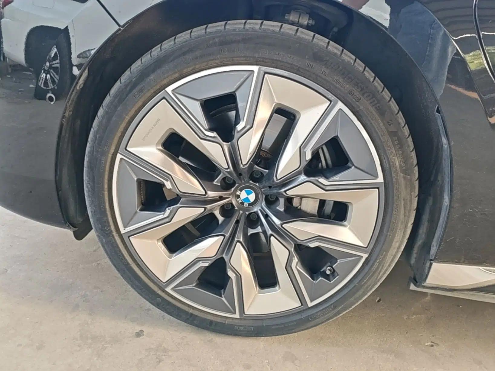 BMW i7 2023 eDrive50L Prestige Luxury Package — миниатюра 9