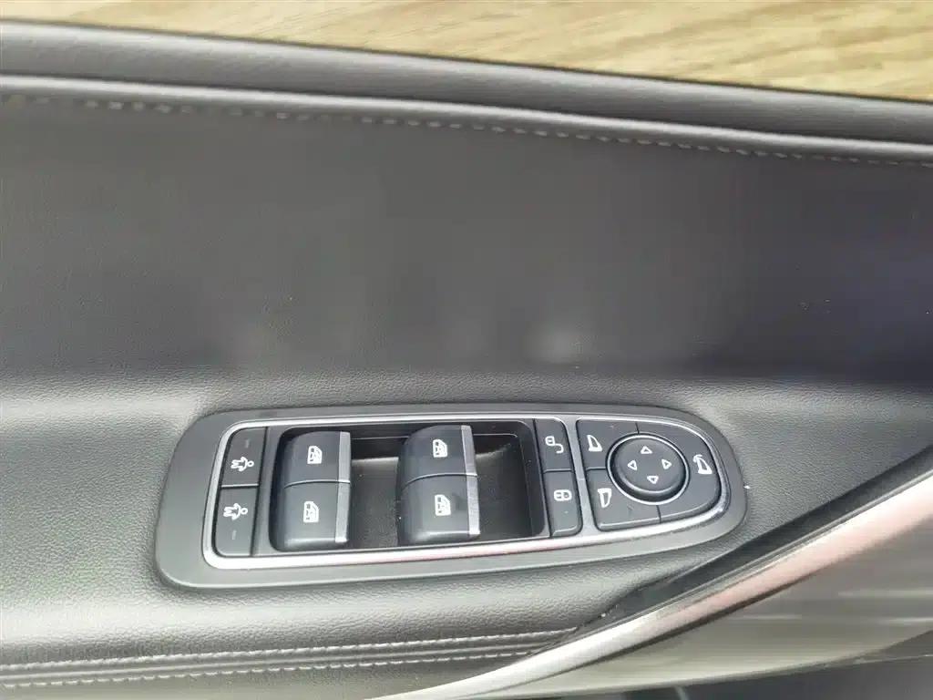 Denza X 2020 PHEV Classic Edition — миниатюра 9