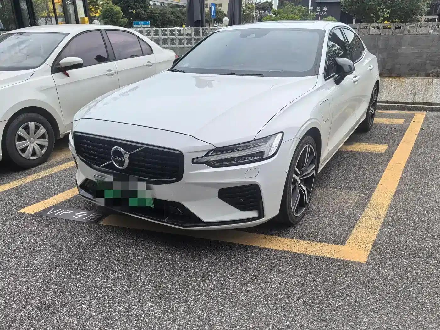 2020 Volvo S60 Plug-in Hybrid T8 E-Drive Hybrid AWD Inscription Sport Edition — миниатюра 1