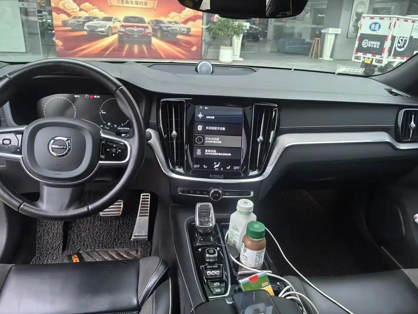 2020 Volvo S60 Plug-in Hybrid T8 E-Drive Hybrid AWD Inscription Sport Edition — миниатюра 5