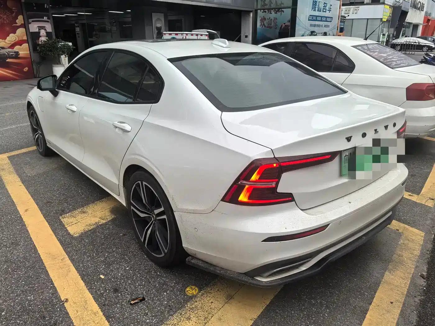 2020 Volvo S60 Plug-in Hybrid T8 E-Drive Hybrid AWD Inscription Sport Edition — миниатюра 6