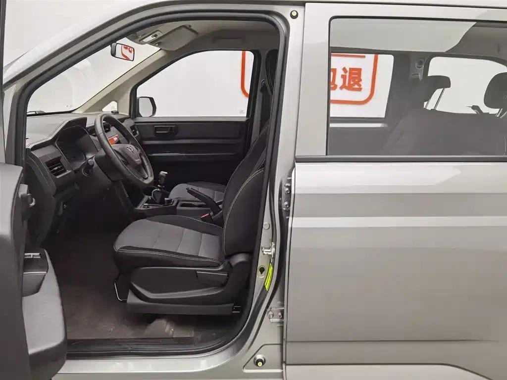 Wuling Hongguang PLUS 2019 1.5T Manual Standard 5-Seater — миниатюра 10