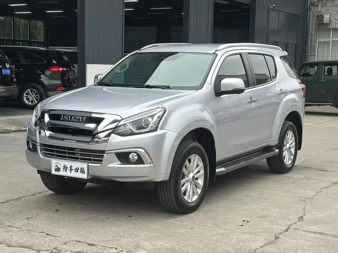 2022 mu-X Ranger 2.0T Gasoline Automatic 4WD Enjoyable 7-Seater — миниатюра 2