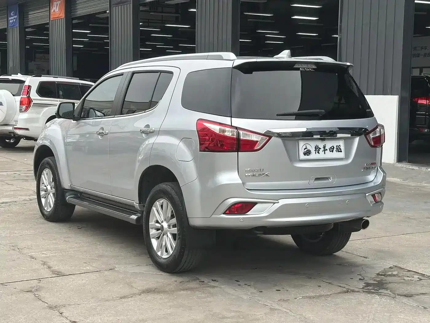 2022 mu-X Ranger 2.0T Gasoline Automatic 4WD Enjoyable 7-Seater — миниатюра 13