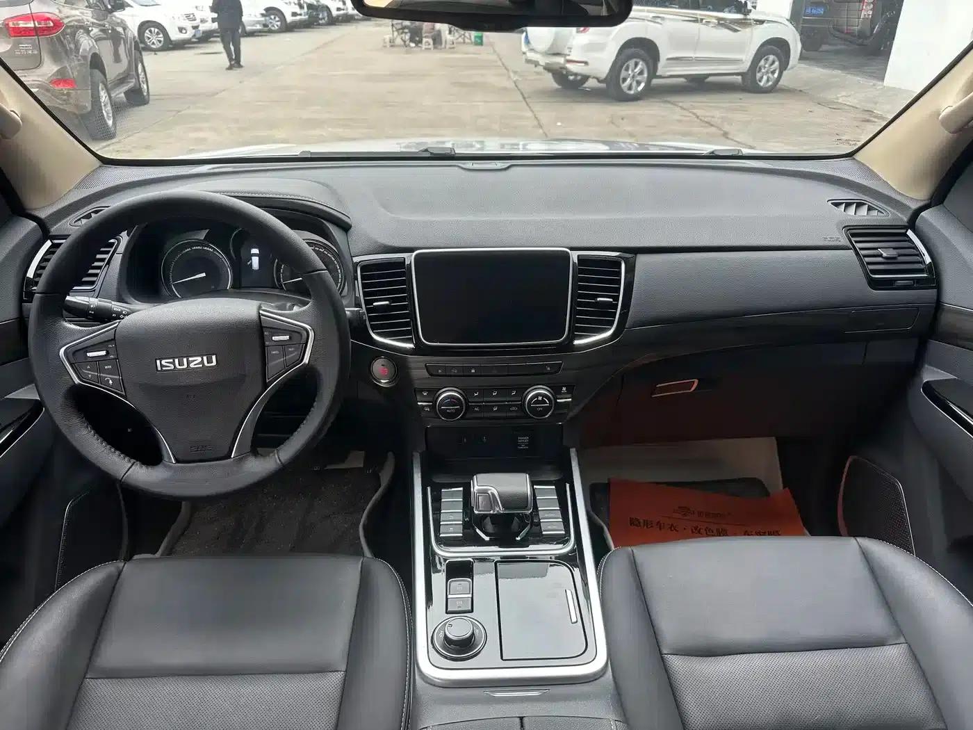 2022 mu-X Ranger 2.0T Gasoline Automatic 4WD Enjoyable 7-Seater — миниатюра 4