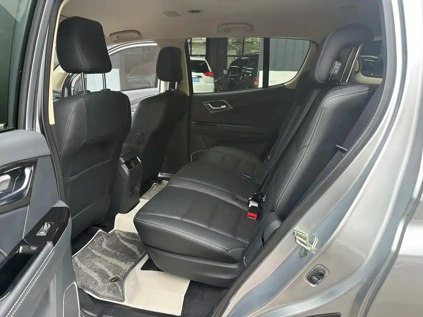 2022 mu-X Ranger 2.0T Gasoline Automatic 4WD Enjoyable 7-Seater — миниатюра 7
