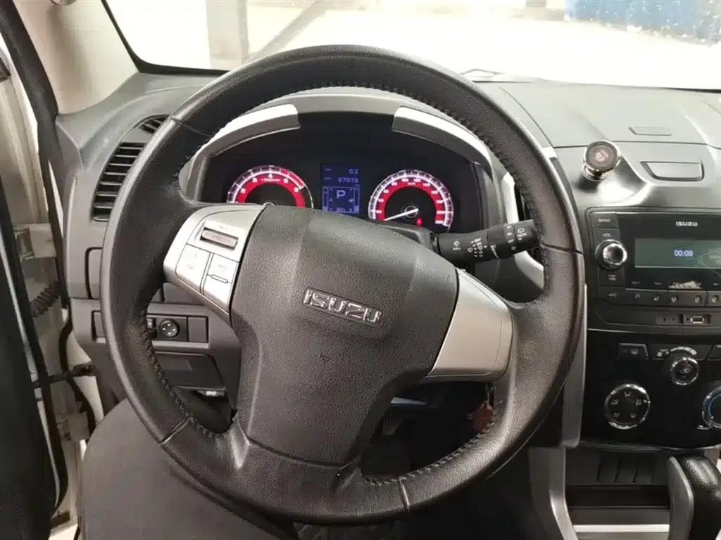 mu-X Ranger 2017 2.5T 2WD Automatic Touring Edition 7-Seater — миниатюра 11
