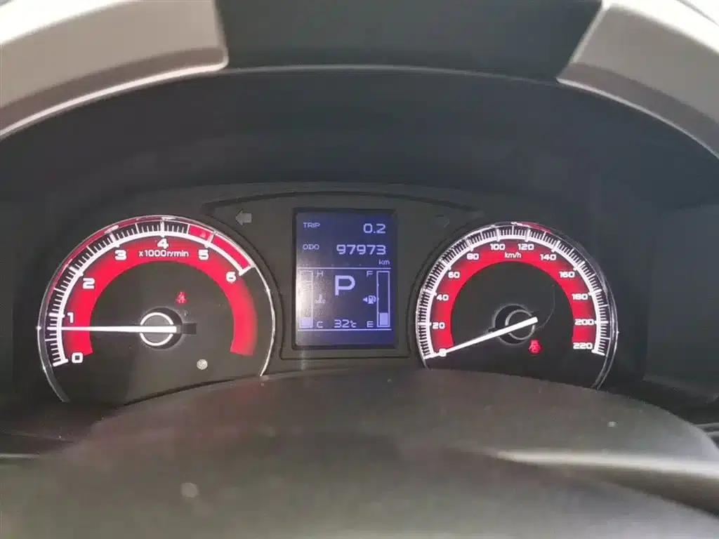 mu-X Ranger 2017 2.5T 2WD Automatic Touring Edition 7-Seater — миниатюра 12