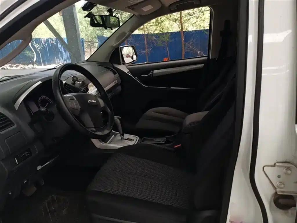 mu-X Ranger 2017 2.5T 2WD Automatic Touring Edition 7-Seater — миниатюра 15