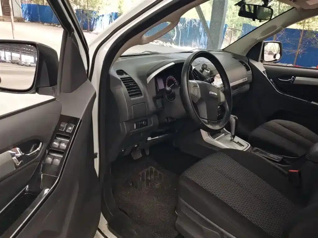mu-X Ranger 2017 2.5T 2WD Automatic Touring Edition 7-Seater — миниатюра 16