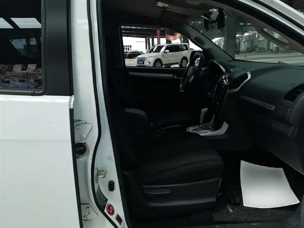 mu-X Ranger 2017 2.5T 2WD Automatic Touring Edition 7-Seater — миниатюра 25