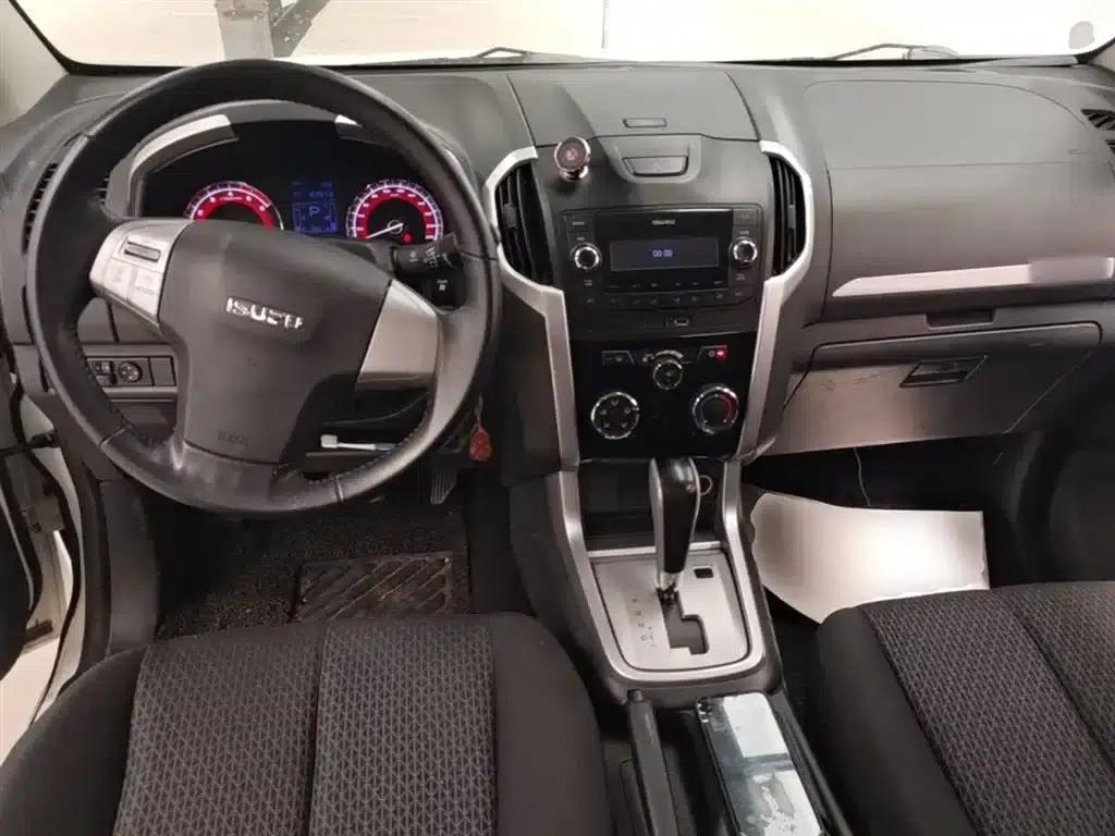 mu-X Ranger 2017 2.5T 2WD Automatic Touring Edition 7-Seater — миниатюра 10