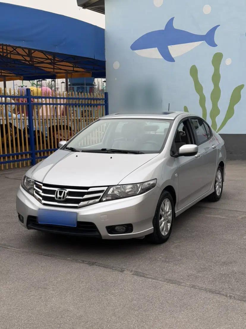 Honda City Classic 2014 Style 1.5L Automatic Elite Edition — миниатюра 2