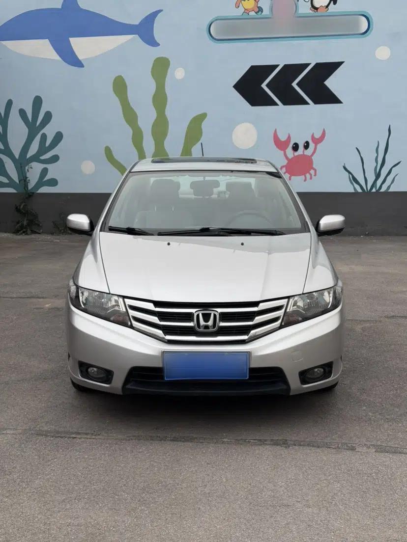 Honda City Classic 2014 Style 1.5L Automatic Elite Edition — миниатюра 3