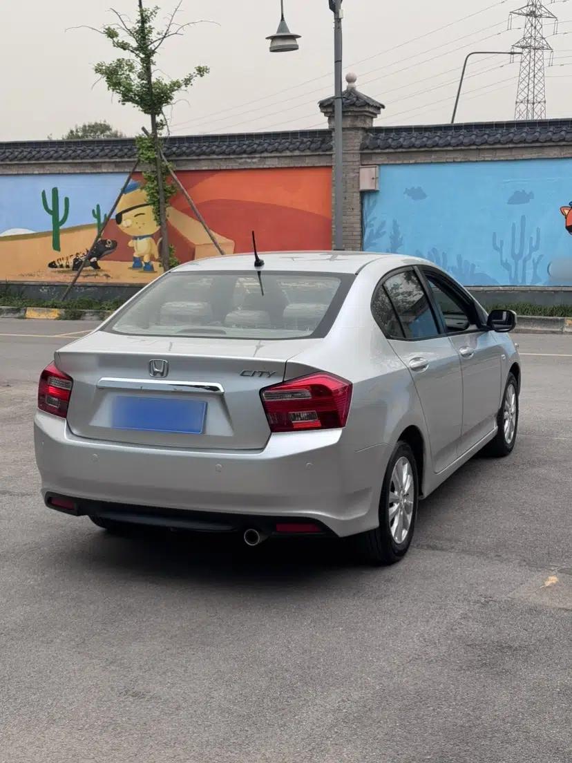 Honda City Classic 2014 Style 1.5L Automatic Elite Edition — миниатюра 6