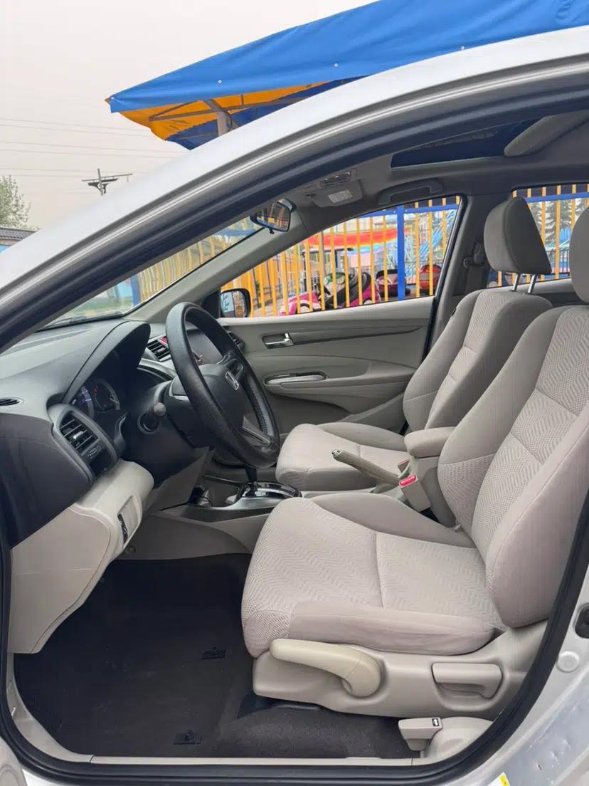Honda City Classic 2014 Style 1.5L Automatic Elite Edition — миниатюра 9