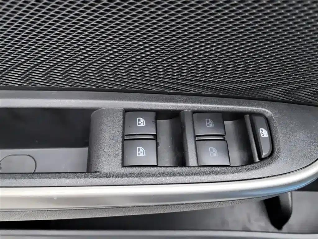 Chevrolet Aveo RV 2016 1.5L Automatic Smart Edition — миниатюра 9