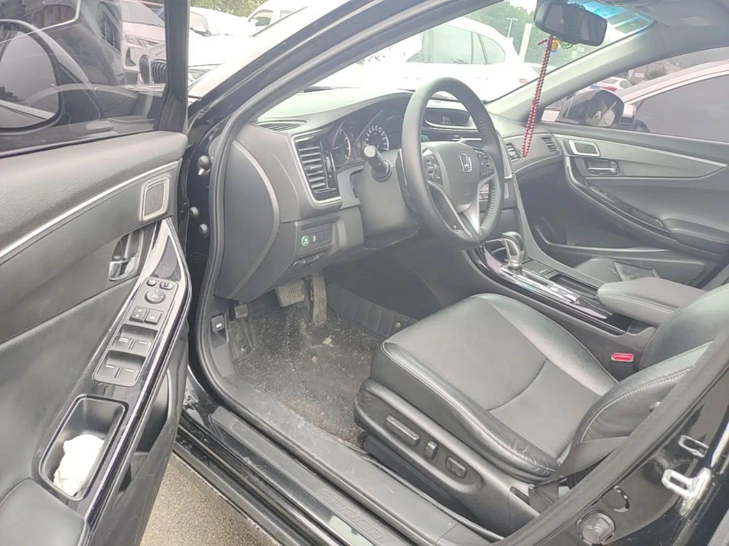 Honda Spirior 2015 2.0L Prestige Edition — миниатюра 19