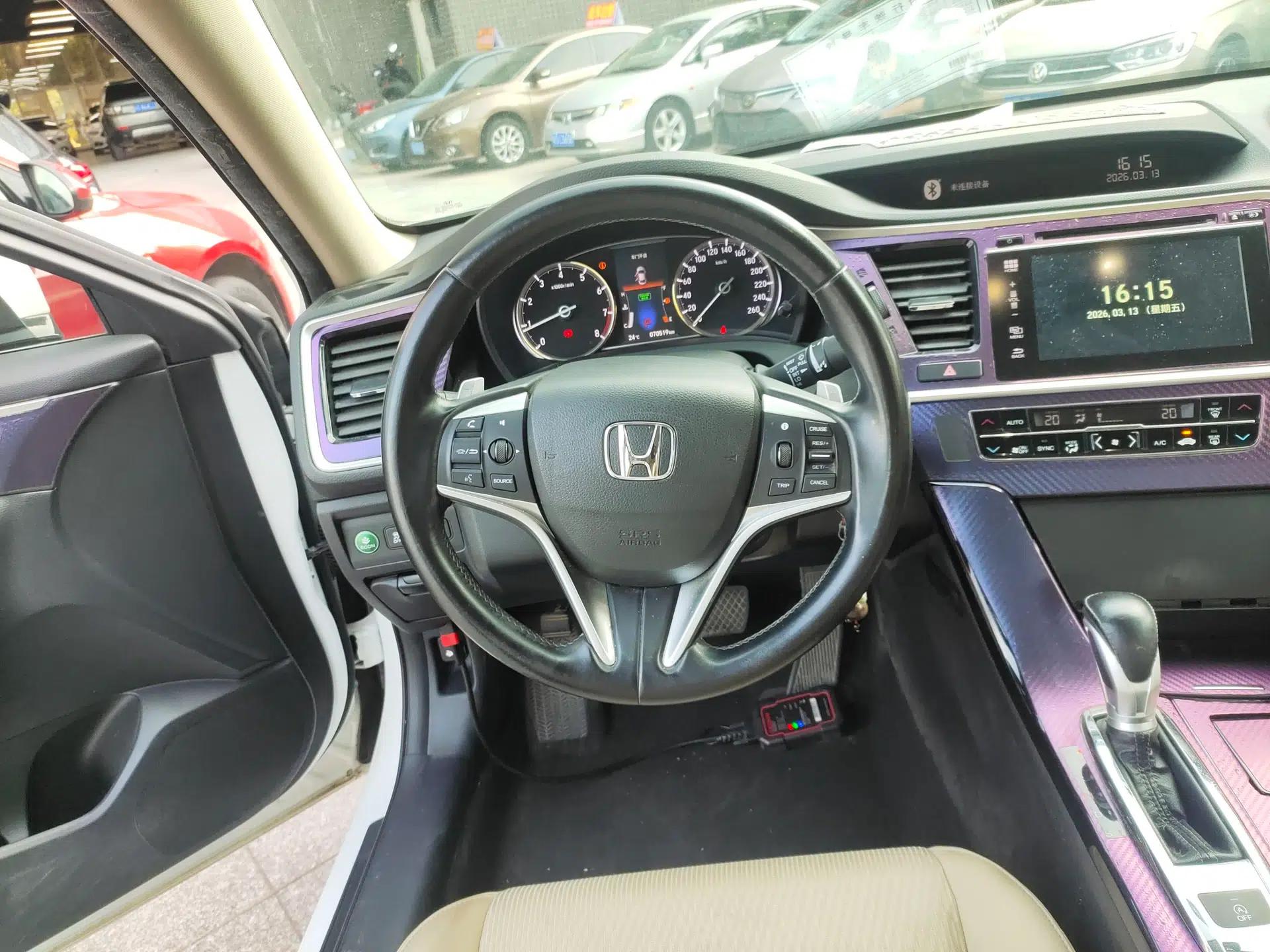 Honda Spirior 2015 2.0L Luxury Edition — миниатюра 14