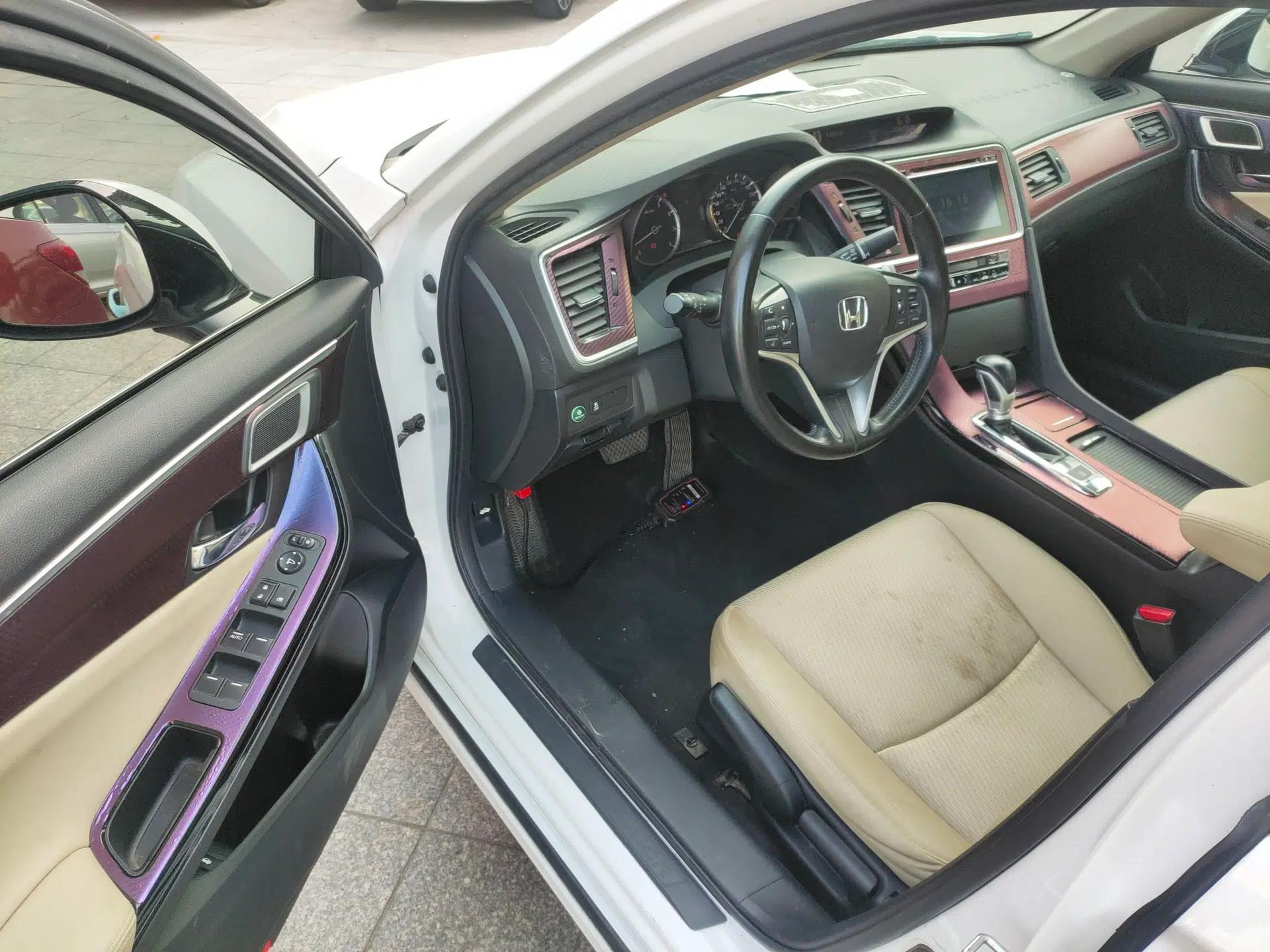 Honda Spirior 2015 2.0L Luxury Edition — миниатюра 19