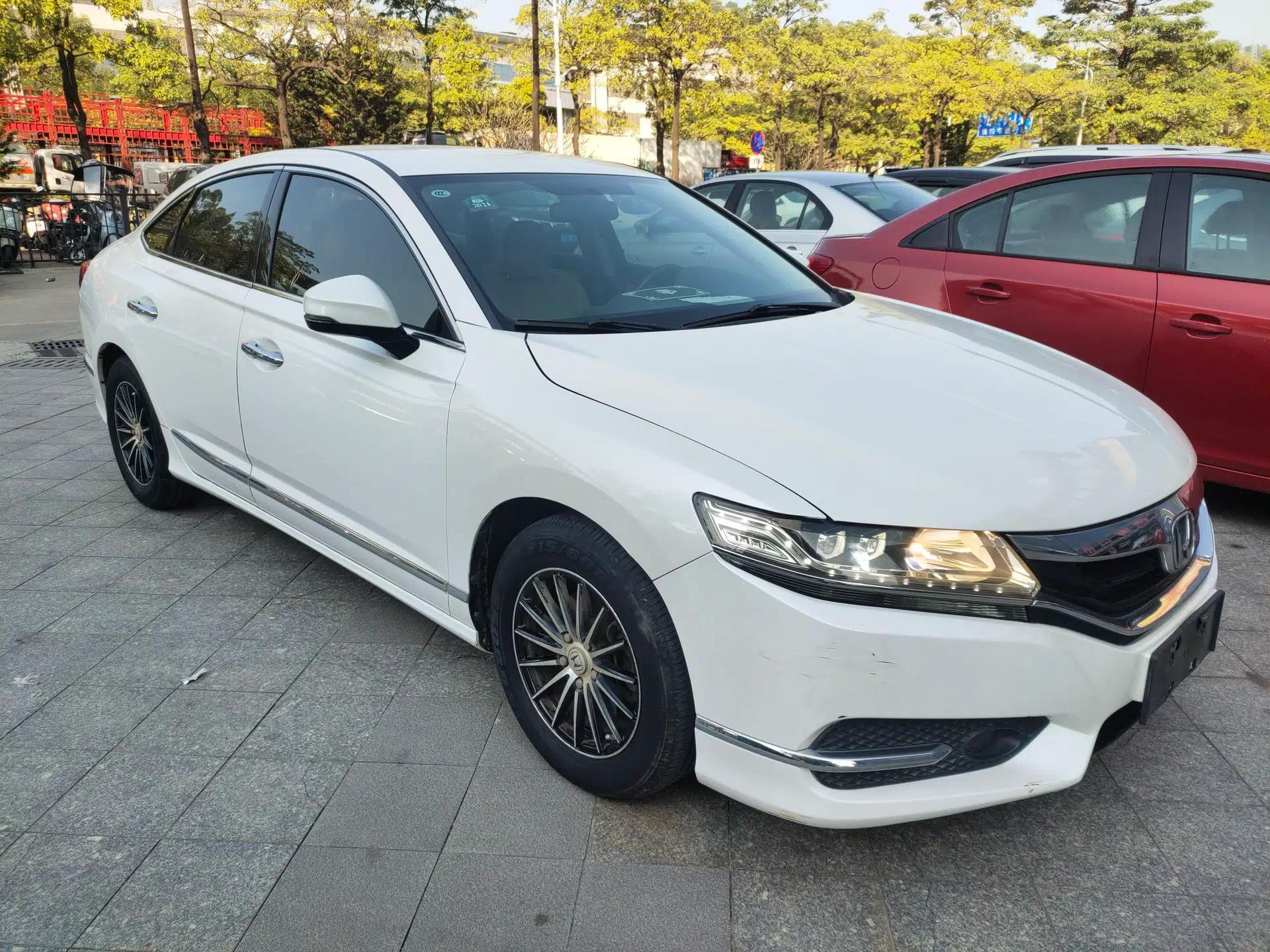 Honda Spirior 2015 2.0L Luxury Edition — миниатюра 3